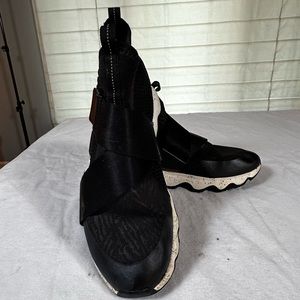 Sorel Kinetic sneakers, size 8.5.